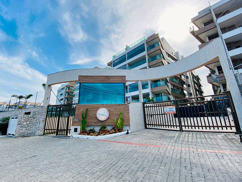 204 Apto em prédio com vista lateral da praia e piscina