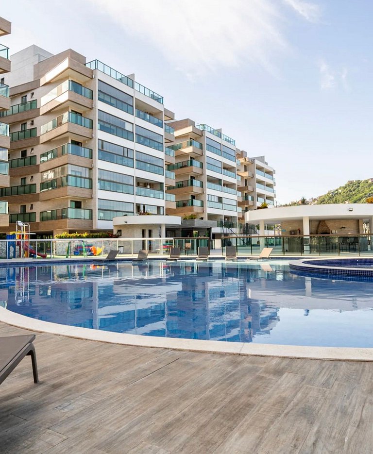 408 Apartamento em prédio com piscina, vista,sauna