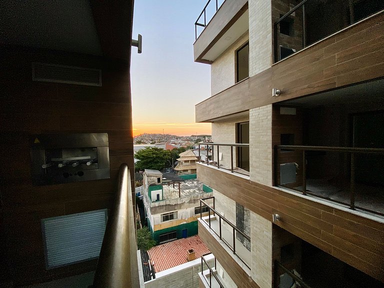 408 Apartamento em prédio com piscina, vista,sauna